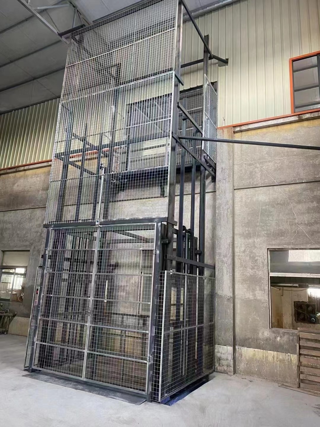 液(yè)壓升降貨(huò)梯遇到停電的處(chù)理方法,行業(yè)